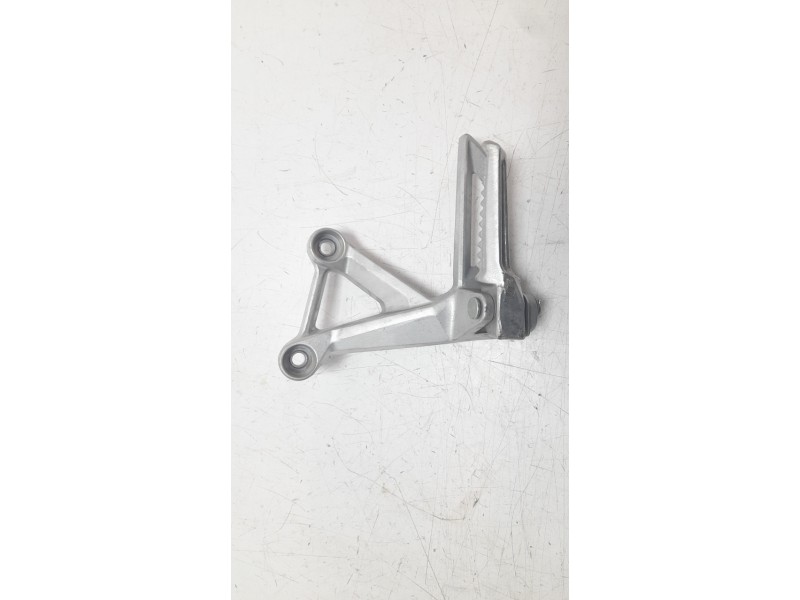 Recambio de estribera izquierda para honda cb 750 hornet referencia OEM IAM 50725MJWJ00  