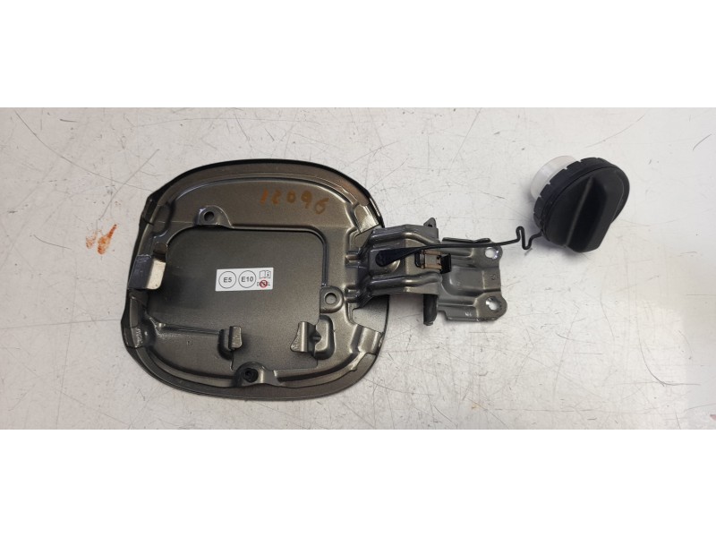 Recambio de tapa exterior combustible para toyota corolla station wagon (_e21_) 2.0 hybrid (mzeh12) referencia OEM IAM 773500223