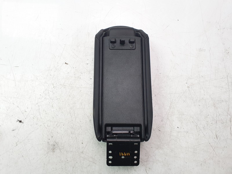 Recambio de apoyabrazos central para jeep avenger altitude referencia OEM IAM 51957102  