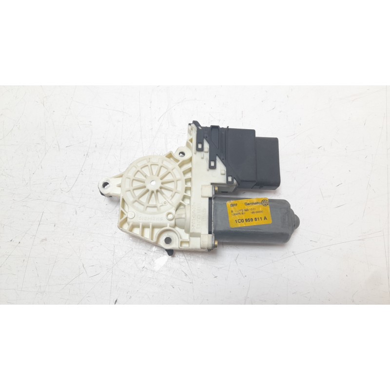Recambio de motor elevalunas trasero izquierdo para volkswagen golf iv (1j1) 1.6 16v referencia OEM IAM 1C0959811A  