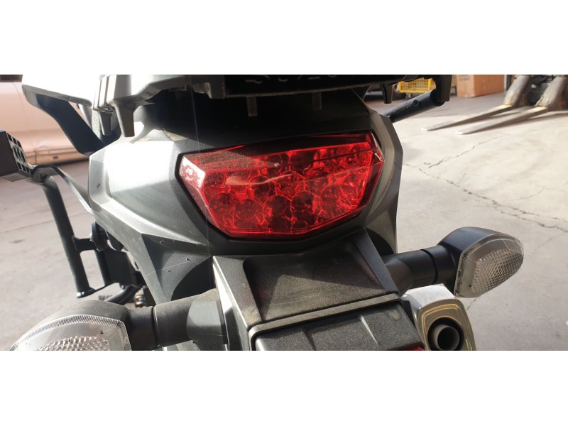 Recambio de piloto trasero central para suzuki v-strom 650 referencia OEM IAM 3571031J01000  
