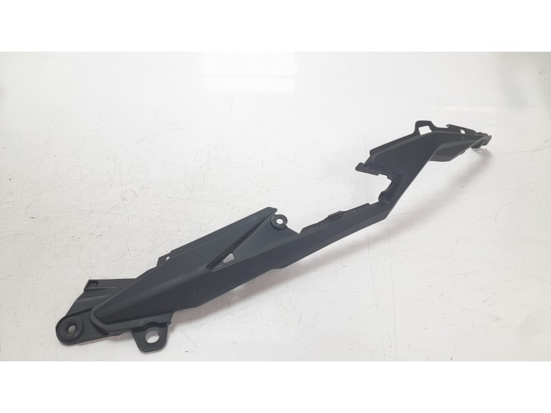 Recambio de moldura para honda cb 750 hornet referencia OEM IAM 77281MLBC0WL  