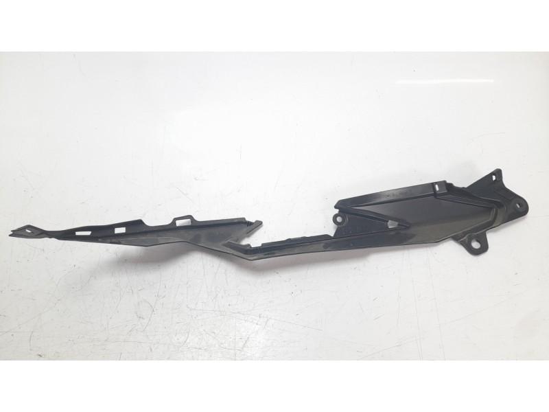 Recambio de moldura para honda cb 750 hornet referencia OEM IAM 77281MLBC0WL  