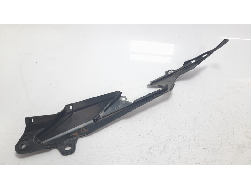 Recambio de moldura para honda cb 750 hornet referencia OEM IAM 77271MLBD00  