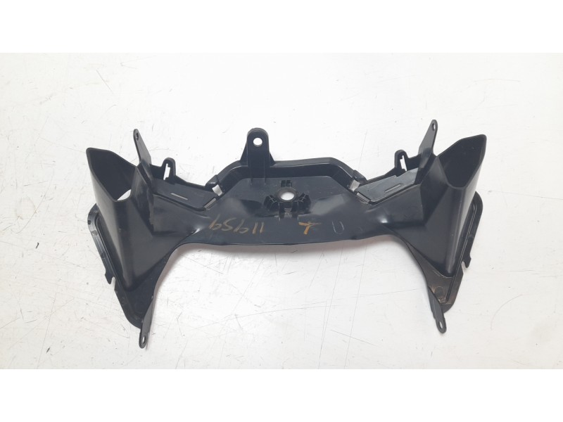 Recambio de moldura para honda cb 750 hornet referencia OEM IAM 77261MKPJ000  