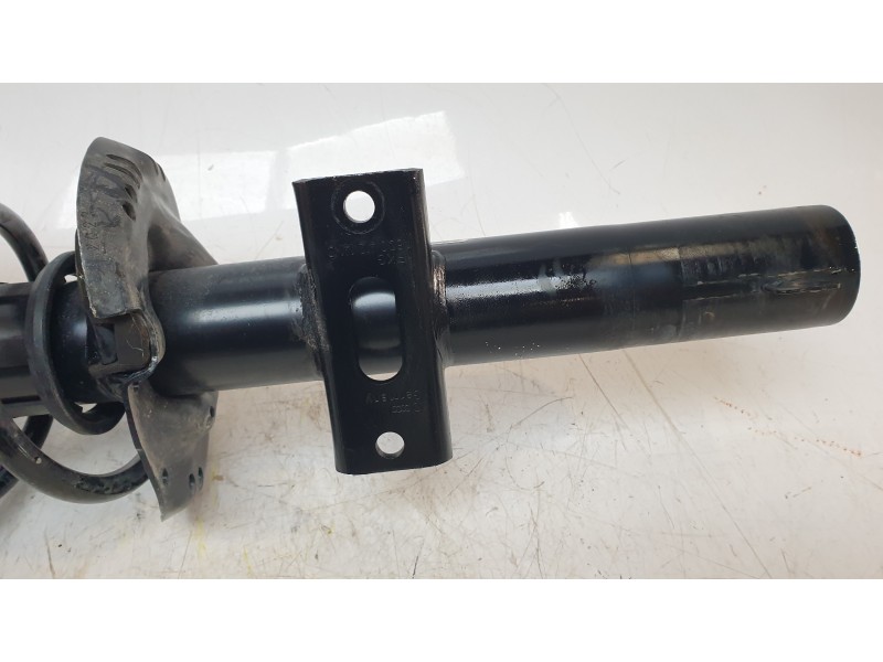 Recambio de amortiguador delantero derecho para volkswagen polo vi (ae1) basis referencia OEM IAM 2Q0413031BT  
