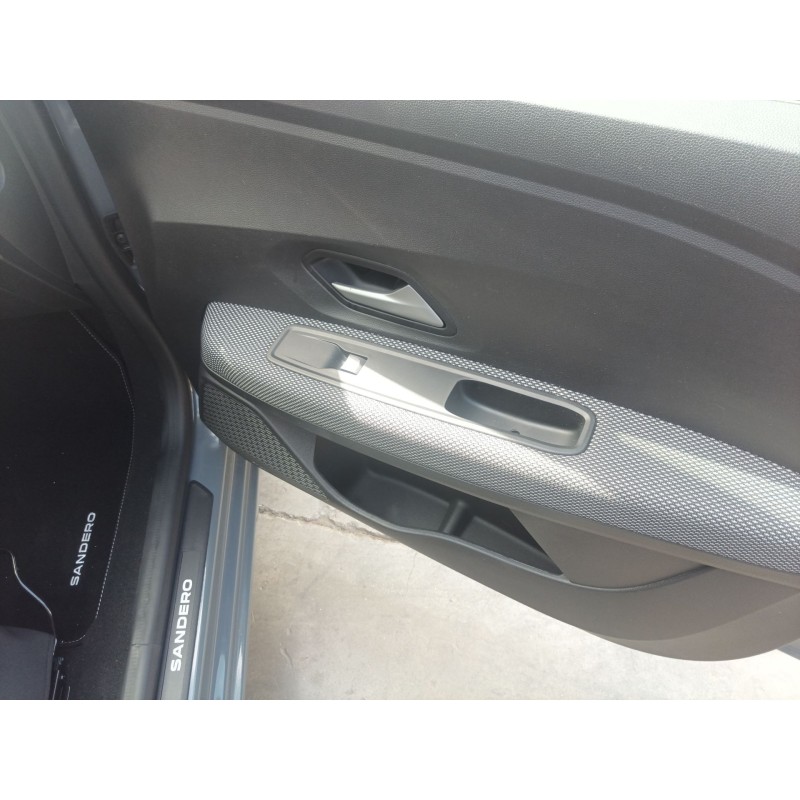 Recambio de mando elevalunas delantero derecho para dacia sandero iii 1.0 tce 90 eco-g referencia OEM IAM   