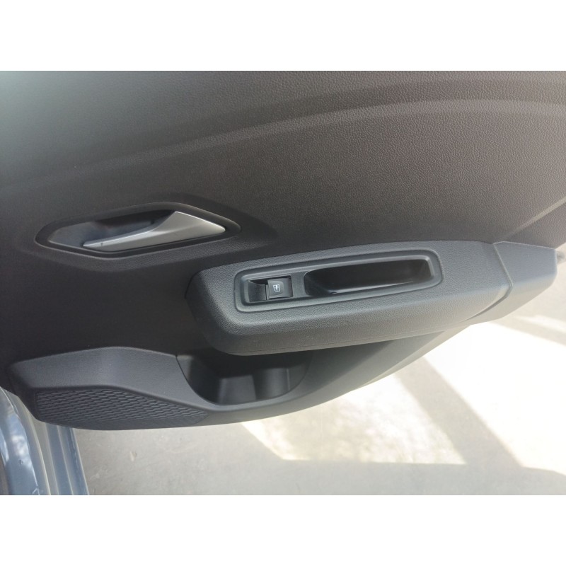 Recambio de mando elevalunas trasero derecho para dacia sandero iii 1.0 tce 90 eco-g referencia OEM IAM   