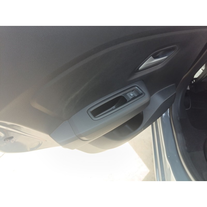 Recambio de mando elevalunas trasero izquierdo para dacia sandero iii 1.0 tce 90 eco-g referencia OEM IAM   