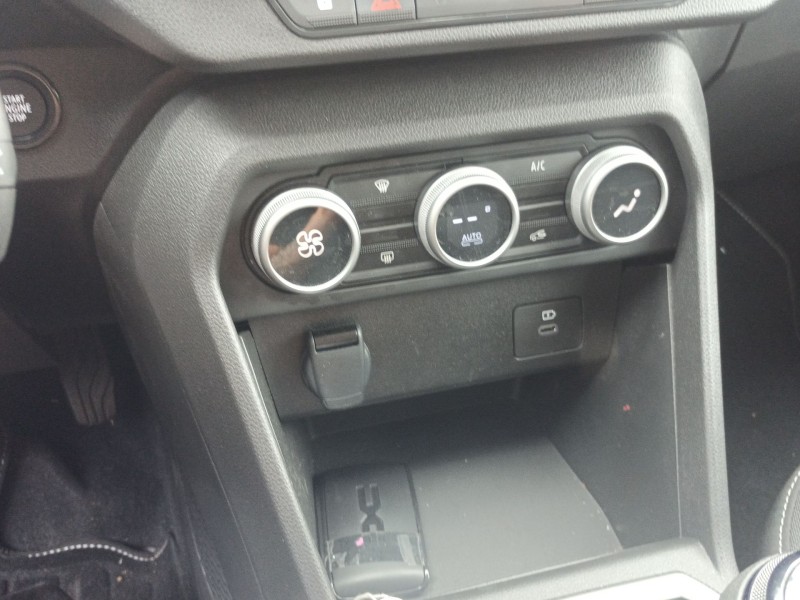 Recambio de mando climatizador para dacia sandero iii 1.0 tce 90 eco-g referencia OEM IAM   