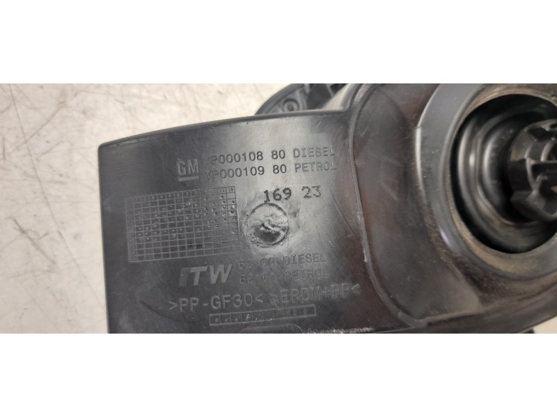 Recambio de tapa exterior combustible para opel grandland x 120 aniversario referencia OEM IAM YP00010880  