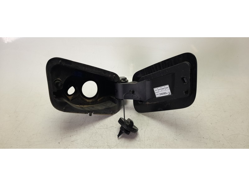 Recambio de tapa exterior combustible para opel grandland x 120 aniversario referencia OEM IAM YP00010880  