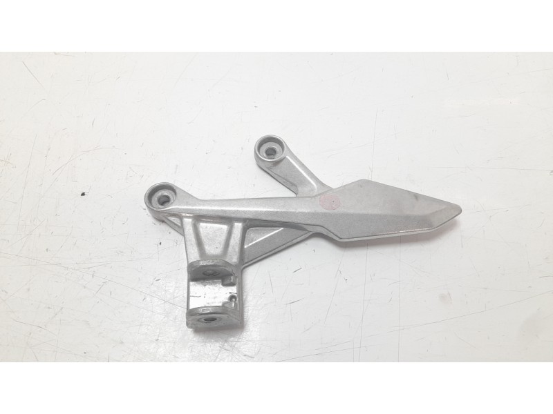 Recambio de estribera izquierda para honda cb 750 hornet referencia OEM IAM 50700MJWJ00  