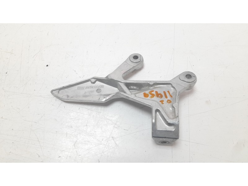 Recambio de estribera izquierda para honda cb 750 hornet referencia OEM IAM 50700MJWJ00  
