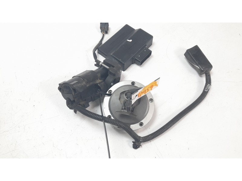 Recambio de conmutador de arranque para honda cb 750 hornet referencia OEM IAM 35010MLBD00  