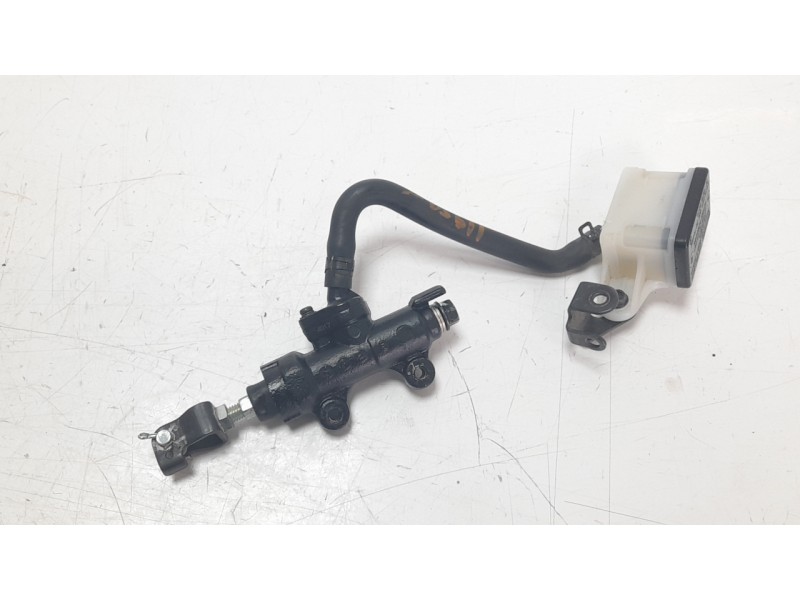 Recambio de bomba freno trasera para honda cb 750 hornet referencia OEM IAM 43510MLBD01  