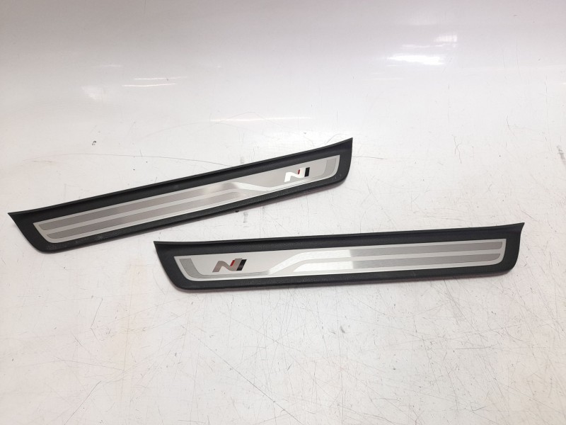 Recambio de moldura para hyundai i30 (pde, pd, pden) 2.0 n referencia OEM IAM 85883S0000TRY  