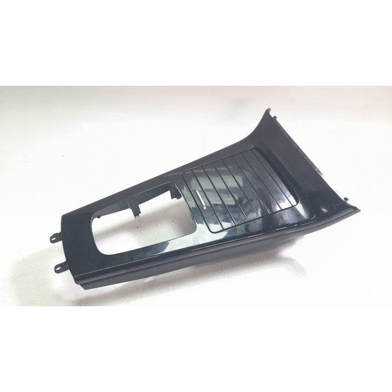 Recambio de consola central para mercedes-benz clase cla (bm 118) shooting brake cla 200 d (118.612) referencia OEM IAM A1776806