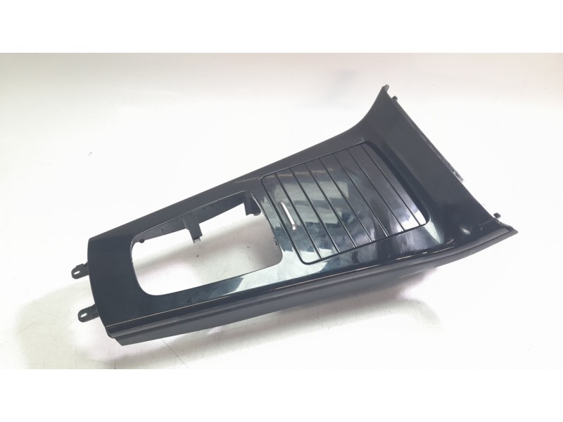 Recambio de consola central para mercedes-benz clase cla (bm 118) shooting brake cla 200 d (118.612) referencia OEM IAM A1776806