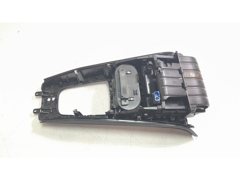 Recambio de consola central para mercedes-benz clase cla (bm 118) shooting brake cla 200 d (118.612) referencia OEM IAM A1776806