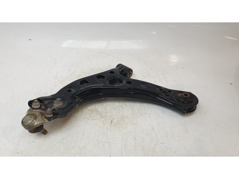 Recambio de brazo suspension inferior delantero derecho para toyota c-hr hybrid active referencia OEM IAM 4806810130  
