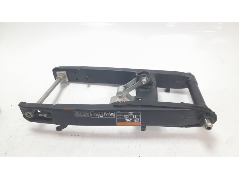 Recambio de basculante para honda cb 750 hornet referencia OEM IAM 52200MLBD00  