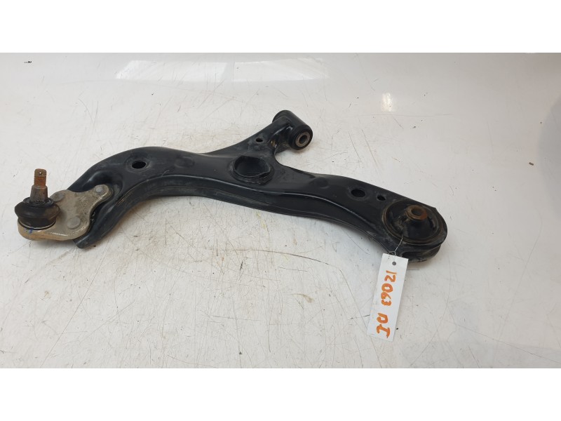 Recambio de brazo suspension inferior delantero izquierdo para toyota c-hr hybrid active referencia OEM IAM 4806910110  