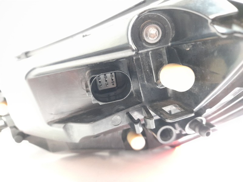 Recambio de piloto trasero izquierdo para audi a3 limousine (8ys, 8ym) 30 tdi referencia OEM IAM 8Y0945207  