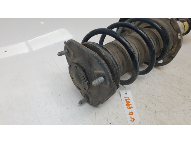Recambio de amortiguador delantero derecho para toyota c-hr hybrid active referencia OEM IAM 48510F9021  