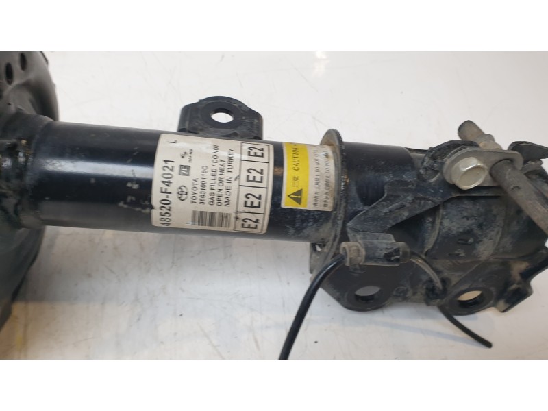Recambio de amortiguador delantero izquierdo para toyota c-hr hybrid active referencia OEM IAM 48520F9021  