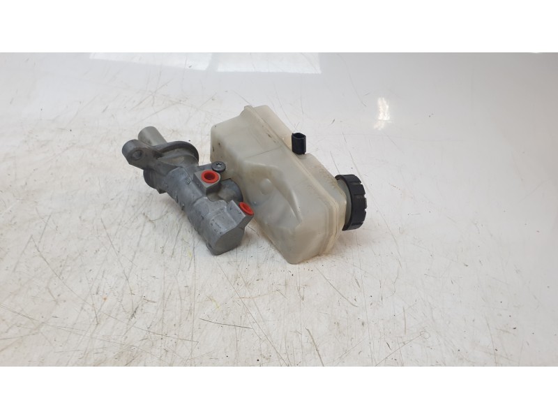Recambio de bomba freno para dacia duster ambiance 4x2 referencia OEM IAM 460112629R  