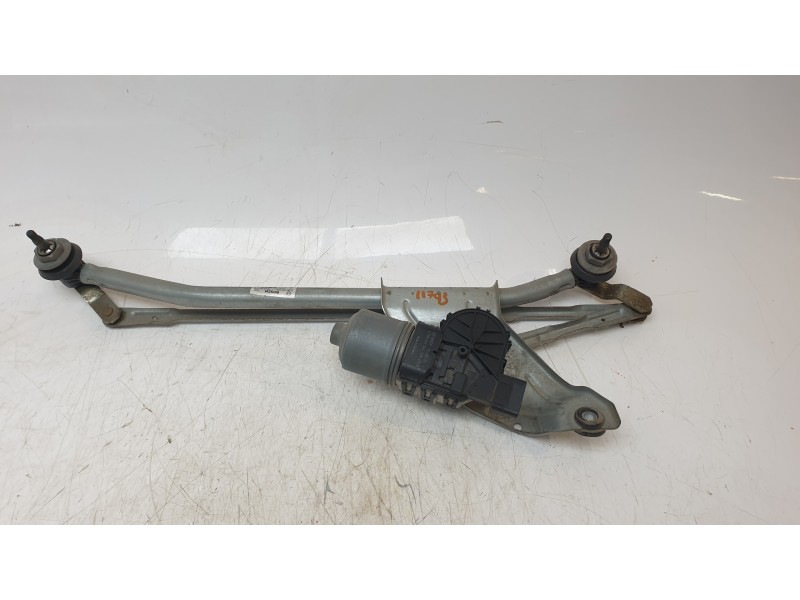 Recambio de motor limpia delantero para dacia duster ambiance 4x2 referencia OEM IAM 8200619512  