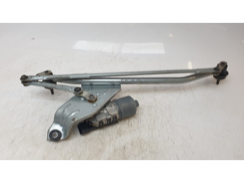 Recambio de motor limpia delantero para dacia duster ambiance 4x2 referencia OEM IAM 8200619512  