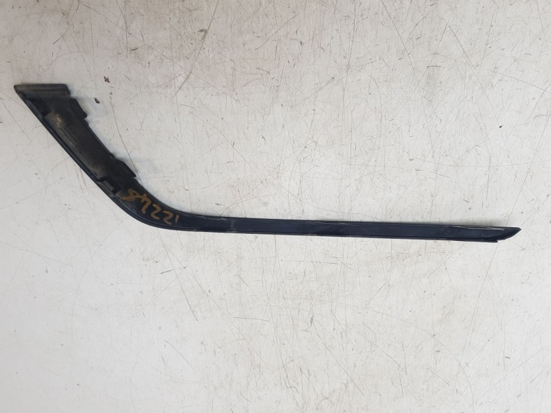 Recambio de moldura para audi a3 limousine (8ys, 8ym) 30 tdi referencia OEM IAM 8Y0807533  