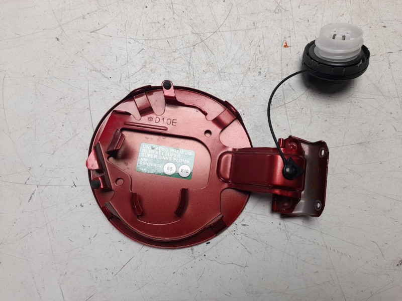 Recambio de tapa exterior combustible para mazda cx-3 100 aniversario referencia OEM IAM D10E42410  