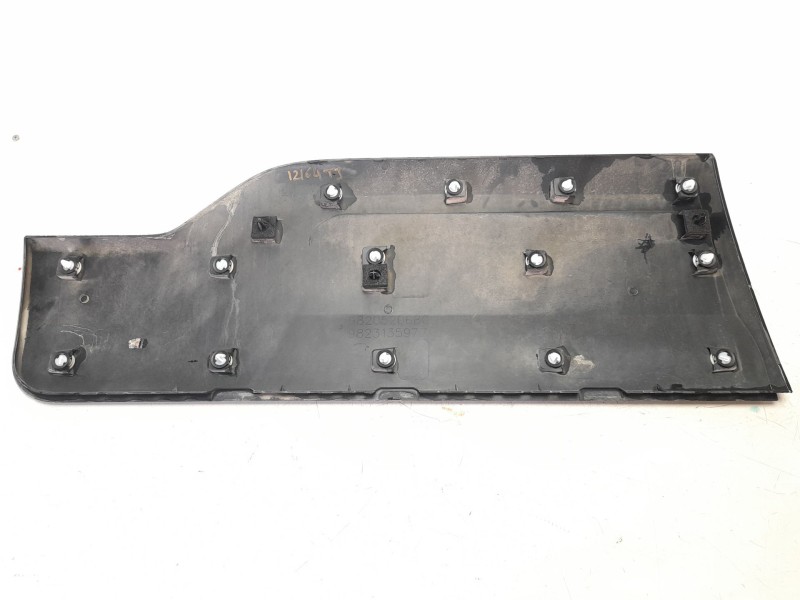 Recambio de moldura puerta trasera izquierda para peugeot rifter 1.5 bluehdi 100 referencia OEM IAM 9820520680  