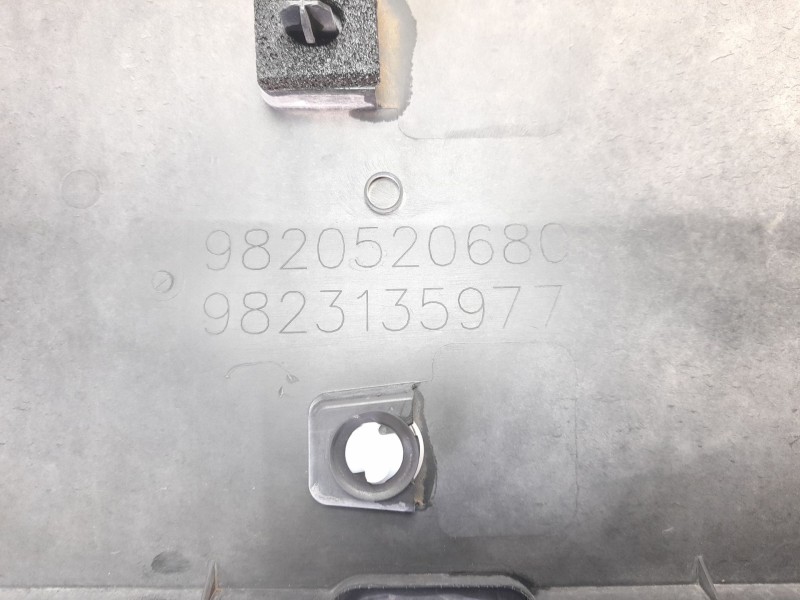 Recambio de moldura puerta trasera izquierda para peugeot rifter 1.5 bluehdi 100 referencia OEM IAM 9820520680  