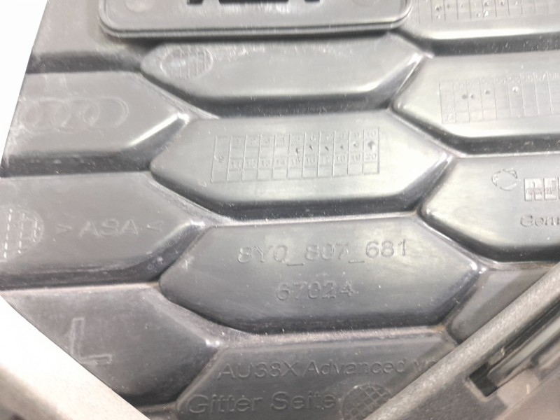 Recambio de rejilla paragolpes izquierda para audi a3 limousine (8ys, 8ym) 30 tdi referencia OEM IAM 8Y0807681  107024718