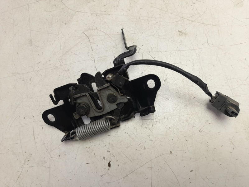 Recambio de cerradura capo para mazda cx-3 100 aniversario referencia OEM IAM KD3F56620A  