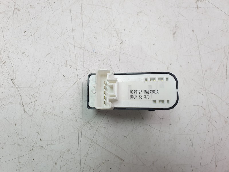 Recambio de mando elevalunas trasero izquierdo para mazda cx-3 100 aniversario referencia OEM IAM D09H66370  