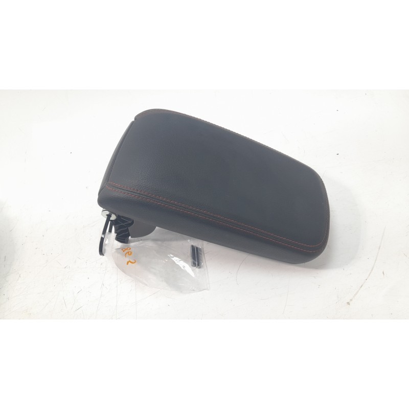 Recambio de apoyabrazos central para mercedes-benz clase cla (w117) cla 200 cdi (117.308) referencia OEM IAM A2466805302  