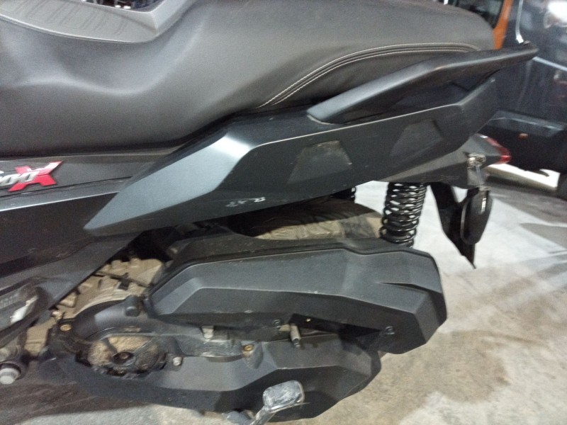 Recambio de moldura para bmw c c 400 x referencia OEM IAM   