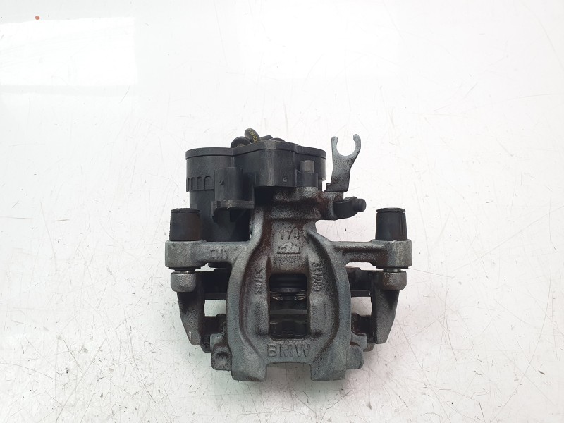 Recambio de pinza de freno trasera derecha para bmw serie x1 (f48) sdrive18d referencia OEM IAM 688553401  