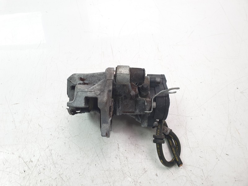 Recambio de pinza de freno trasera derecha para bmw serie x1 (f48) sdrive18d referencia OEM IAM 688553401  