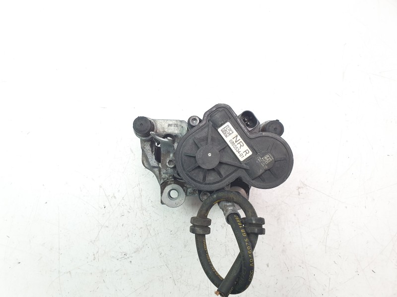 Recambio de pinza de freno trasera derecha para bmw serie x1 (f48) sdrive18d referencia OEM IAM 688553401  