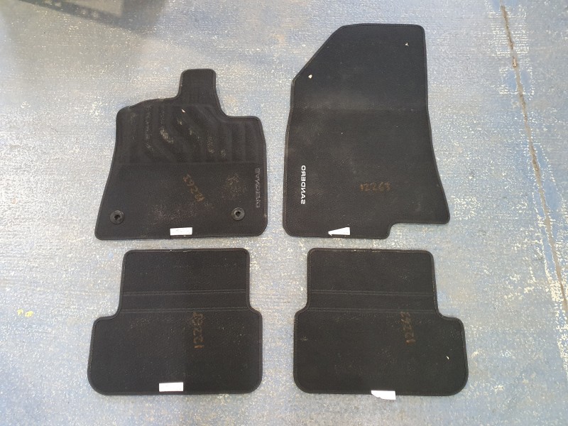 Recambio de juego alfombrillas para dacia sandero iii 1.0 tce 90 eco-g referencia OEM IAM 749026910R  