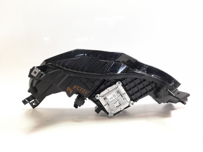 Recambio de faro derecho para renault captur ii (hf_) tce 90 (hfm6) referencia OEM IAM 260107674R 1EX01671402 