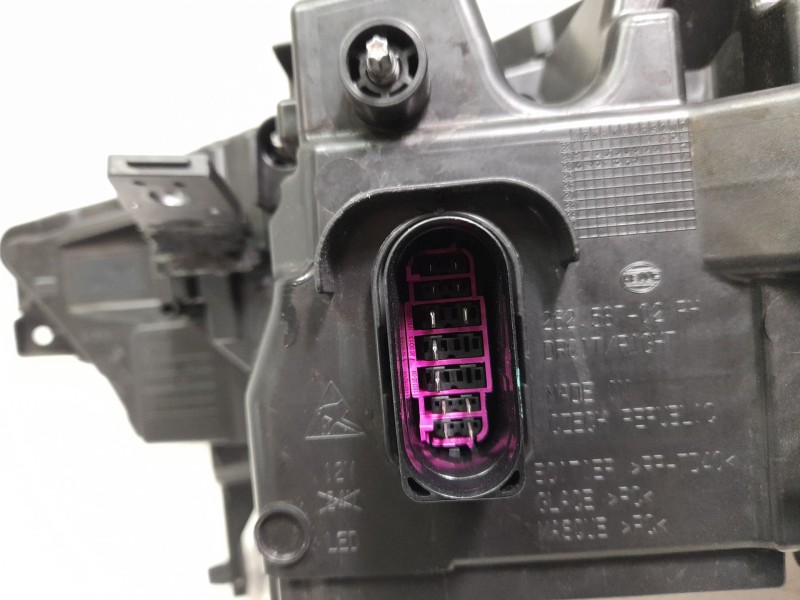 Recambio de faro derecho para renault captur ii (hf_) tce 90 (hfm6) referencia OEM IAM 260107674R 1EX01671402 