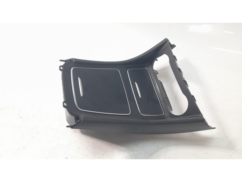 Recambio de consola central para mercedes-benz clase cla (w117) cla 200 cdi (117.308) referencia OEM IAM A1766804600  A176680970