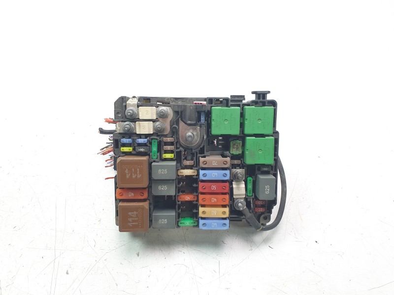 Recambio de caja reles / fusibles para peugeot rifter 1.5 bluehdi 100 referencia OEM IAM 9804848580  